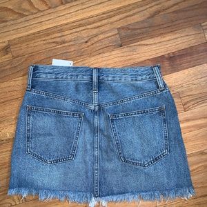 rigid denim relaxed mini skirt in rosehill wash